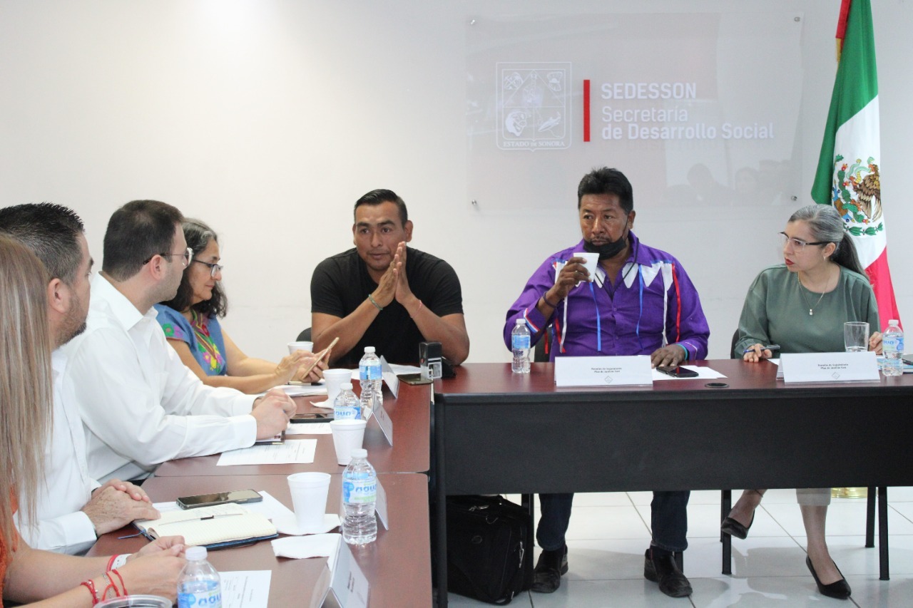Acuerdan gobierno y autoridades comcáac proceso para asignación de terrenos a obras de infraestructura del Plan de Justicia Seri