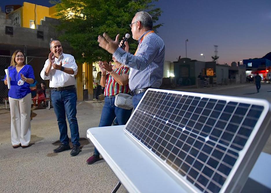 <strong>Logra Toño Astiazarán uso de energías limpias para beneficiar a familias y organizaciones sociales</strong>