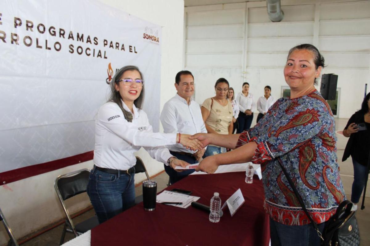 Realiza secretaria Wendy Briceño gira por Agua Prieta y Nacozari
