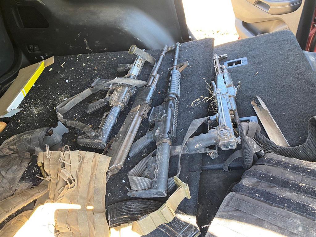 <strong>Tras enfrentamiento en Las Guásimas autoridades aseguraron armas, equipo táctico y a una persona</strong>