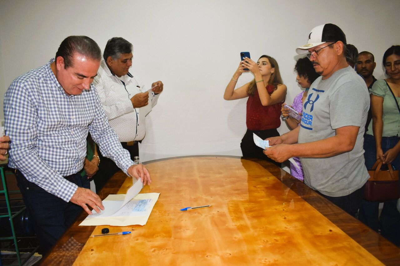Realiza la Secretaría de Economía entrega de apoyos dentro del Programa Emergente Guaymas – Empalme Realiza la Secretaría de Economía entrega de apoyos dentro del Programa Emergente Guaymas – Empalme