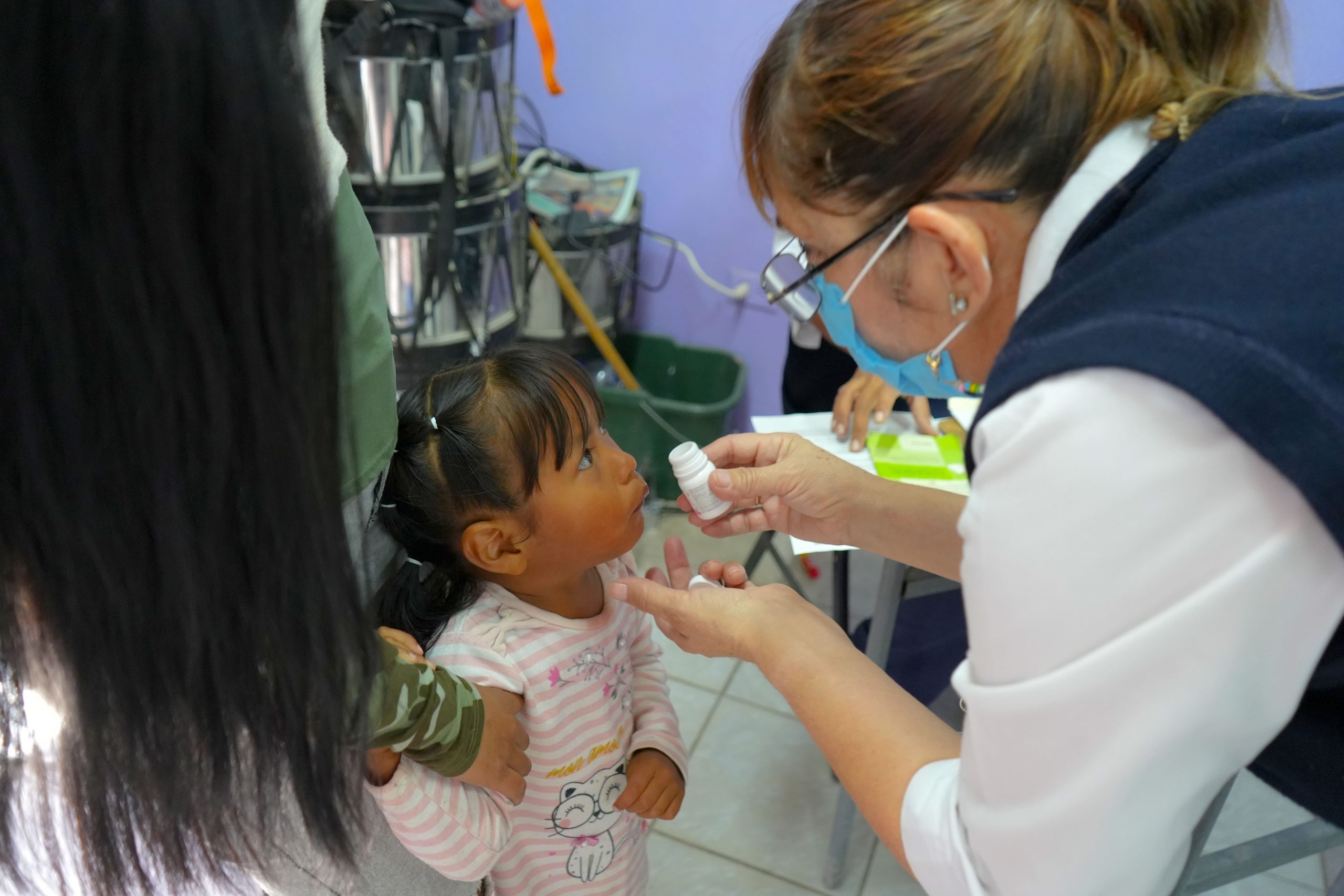 Lleva Salud Sonora Jornadas por la Niñez al Desemboque de los Seris