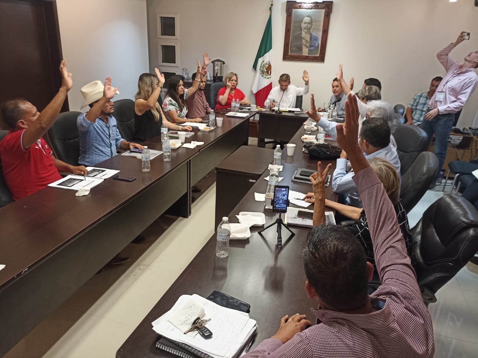 Alcaldías en quiebra, con presidentes que quieren ir a Inglaterra ¡Cínicos!