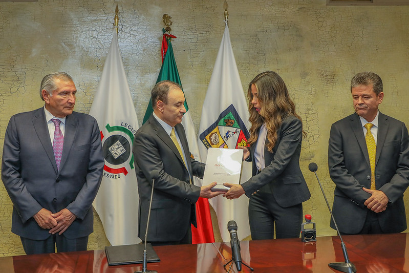 Entrega gobernador Alfonso Durazo Primer Informe al Congreso del Estado