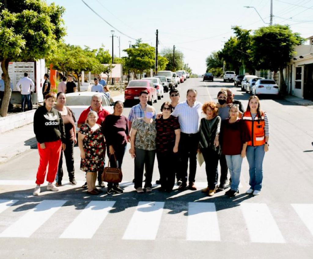<strong>Entrega Toño Astiazarán recarpeteo de avenida Tenochtitlán</strong>