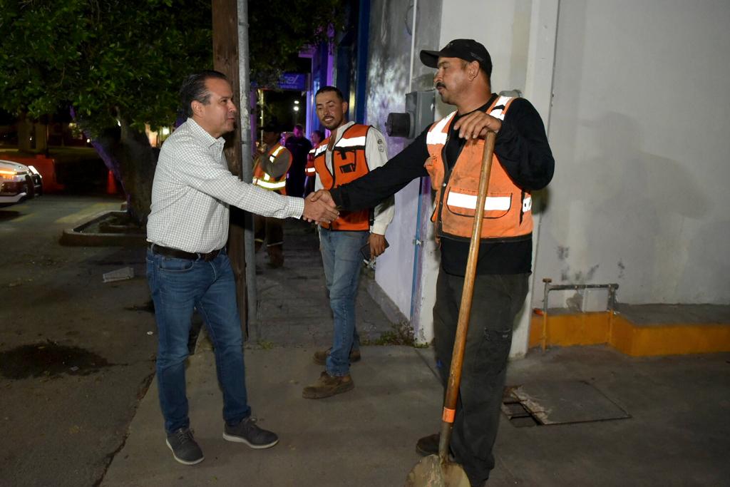 <strong>Inicia Toño Astiazarán recarpeteo de la calle Galeana</strong>