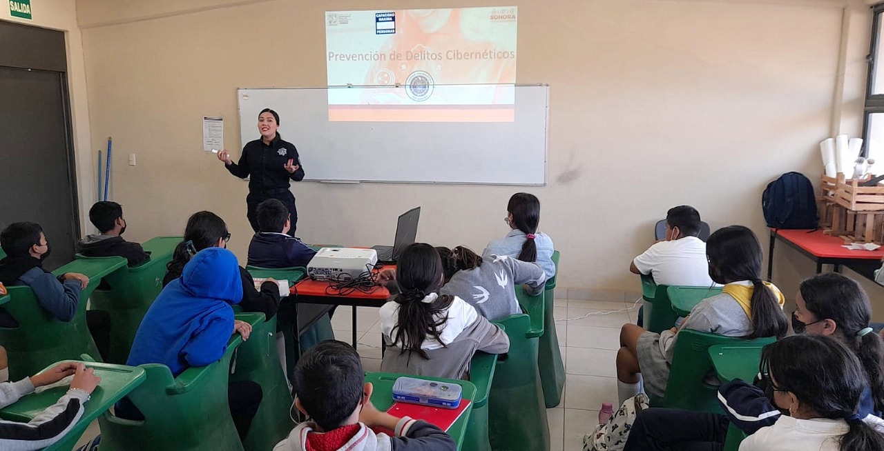 Orienta Unidad Cibernética sobre prevención de delitos en escuelas de Hermosillo