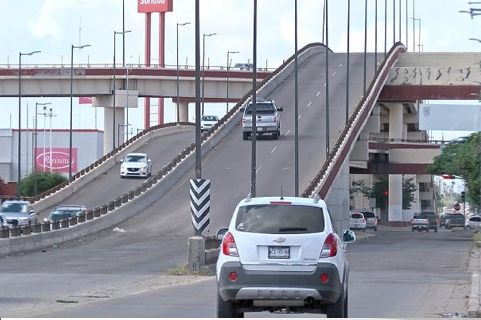 ¡Urge que destruyan el puente inservible de Luis Encinas o lo terminen de hacer! 