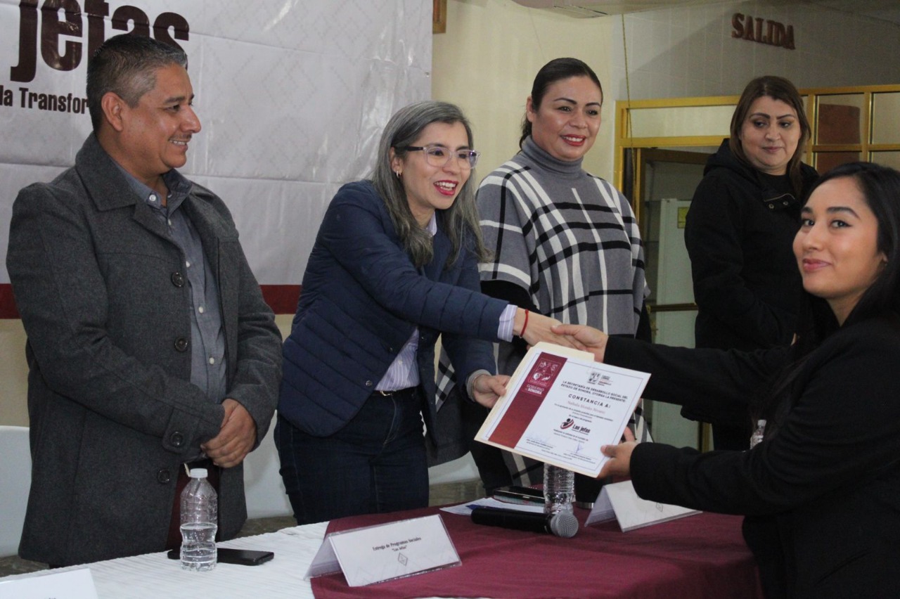 Entrega Sedesson apoyos en Sonoyta