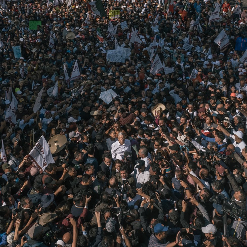 La marcha de AMLO a la luz del sol