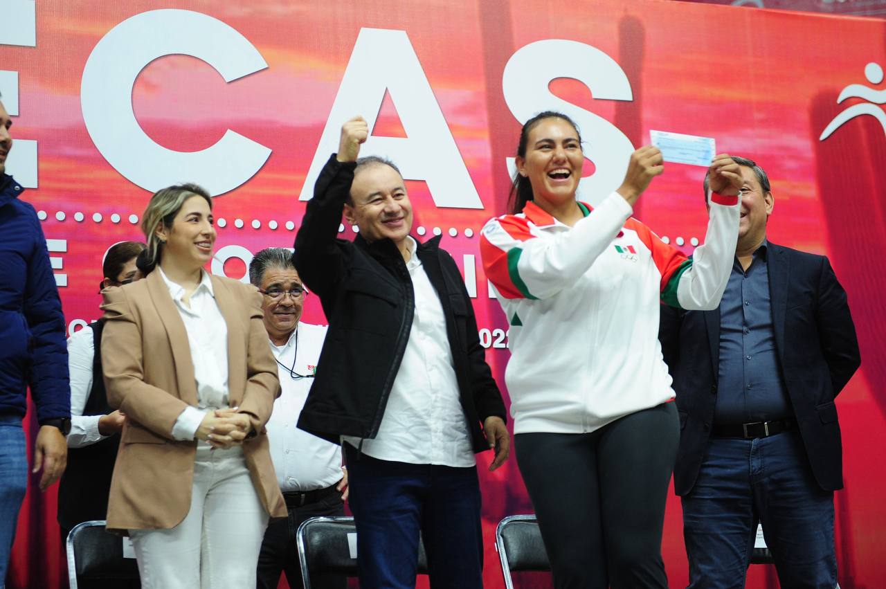 Entrega gobernador Alfonso Durazo becas Sonora de Oportunidades para alumnos de universidades públicas