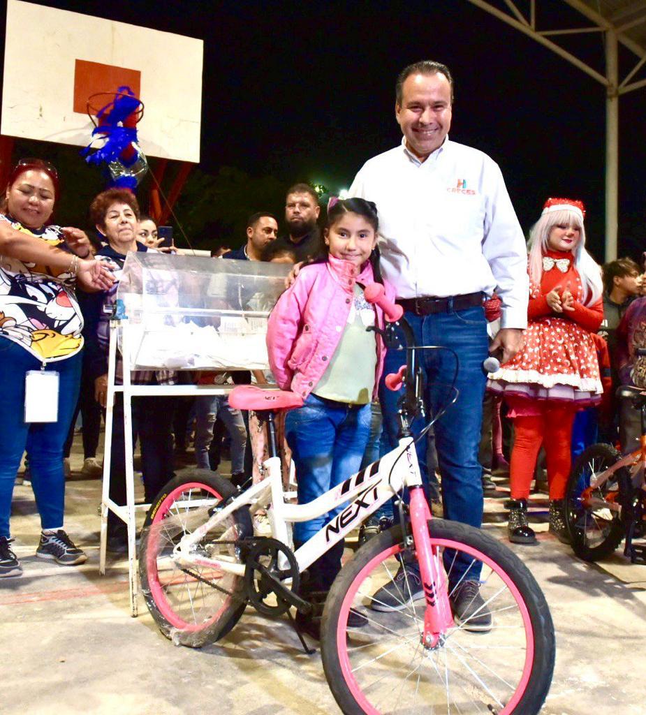 Celebra Toño Astiazarán a la niñez en Posada Navideña CRECES de la colonia Nuevo Hermosillo