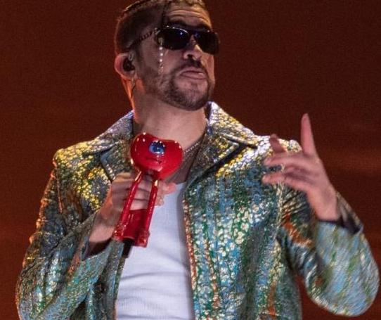 Bad Bunny no se arrepiente de arrebatarle teléfono a fan Bad Bunny no se arrepiente de arrebatarle teléfono a fan