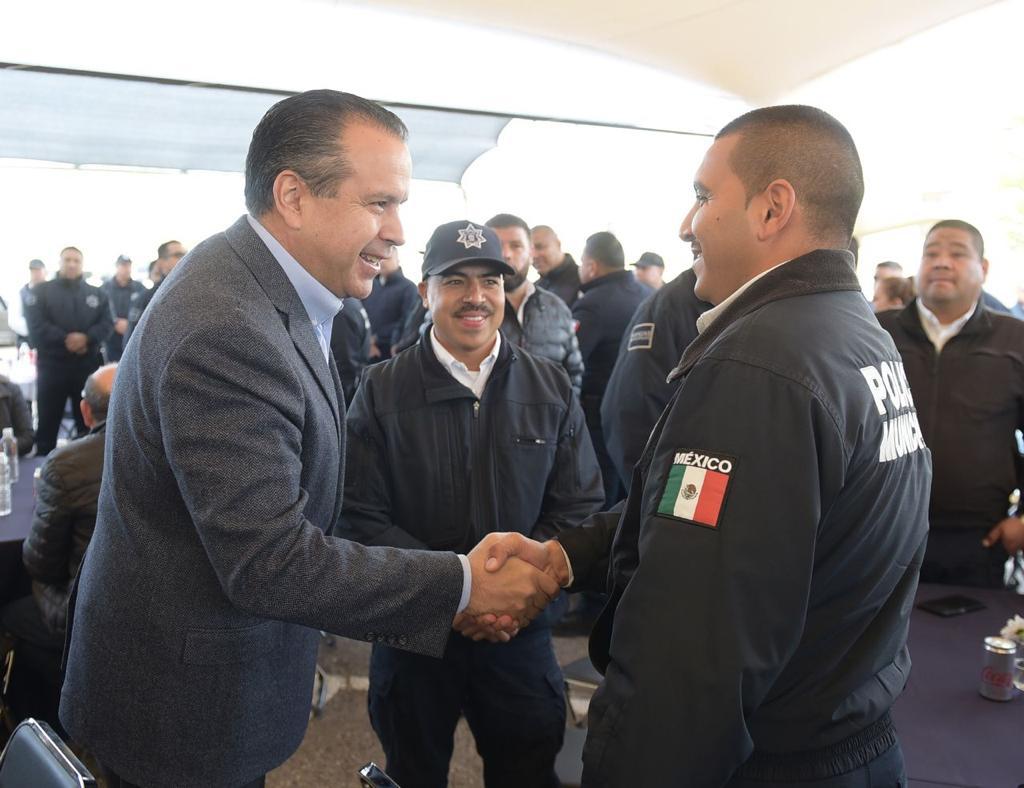 Convoca Toño Astiazarán a policías municipales a no bajar la guardia