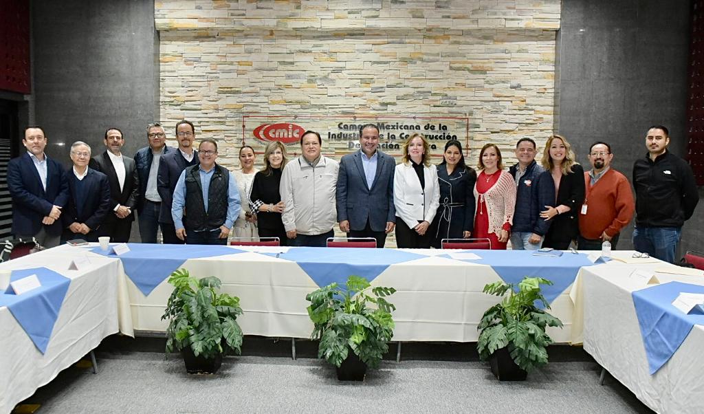 Formaliza Toño Astiazarán incorporación de profesionales independientes al IMPLAN