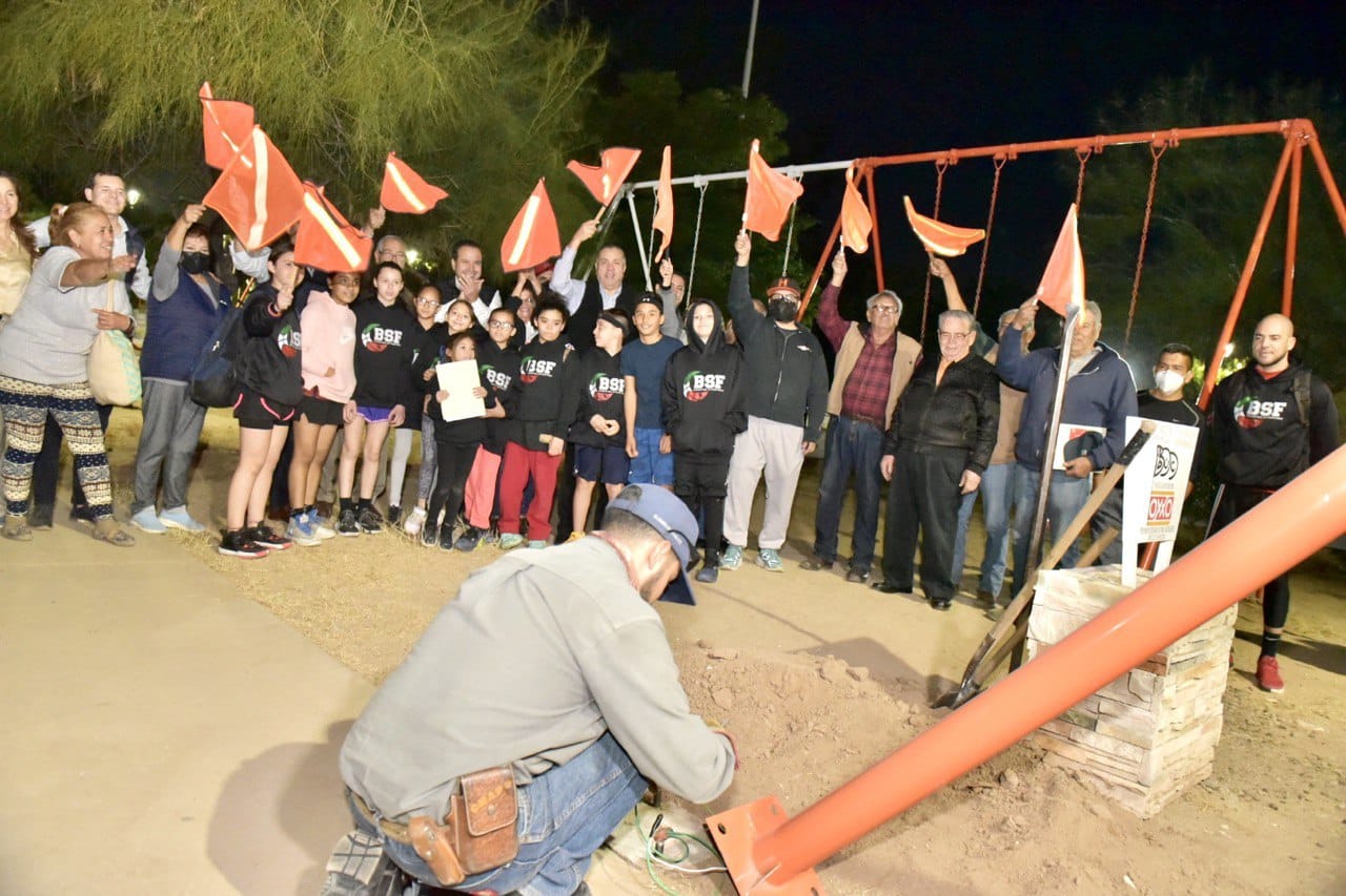 Inician Toño Astiazarán y familias rehabilitación del Parque del Maestro