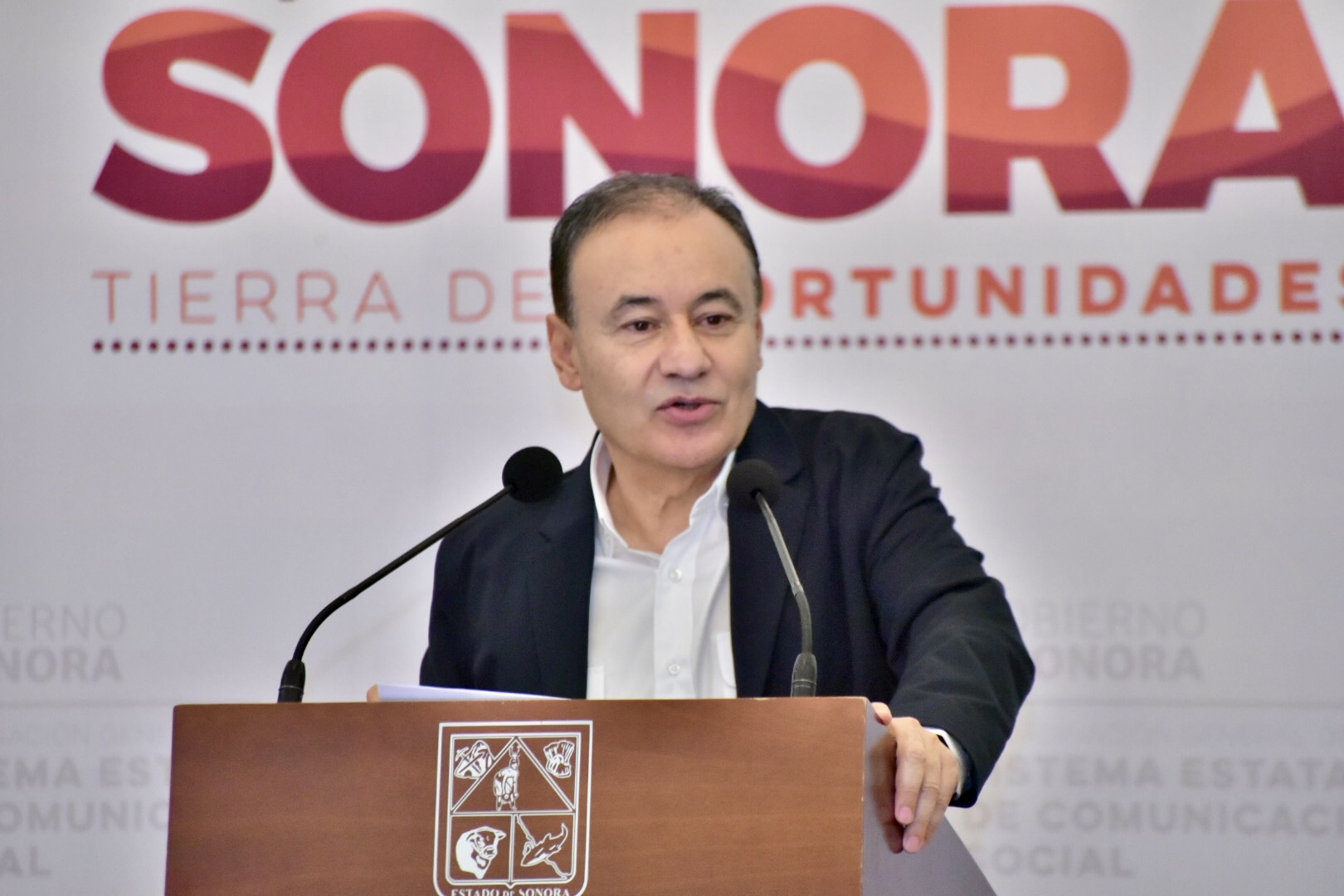 Rehabilitamos casas estudiantiles para apoyar a jóvenes que dejan su hogar para superarse: gobernador Alfonso Durazo Rehabilitamos casas estudiantiles para apoyar a jóvenes que dejan su hogar para superarse: gobernador Alfonso Durazo