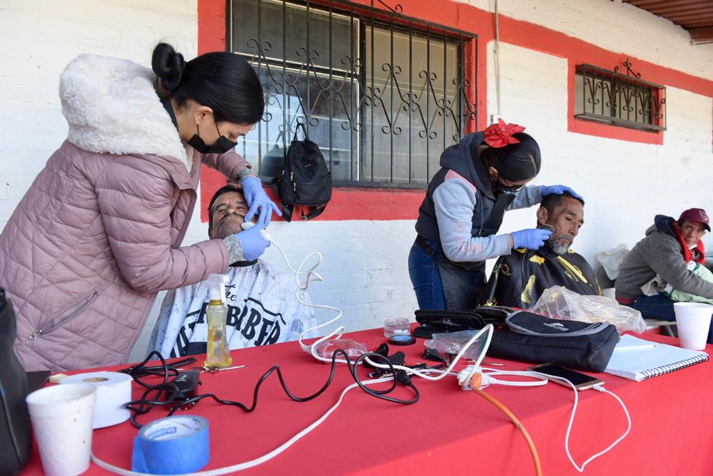 Beneficia jornada AyuDAR a 71 personas en situación vulnerable