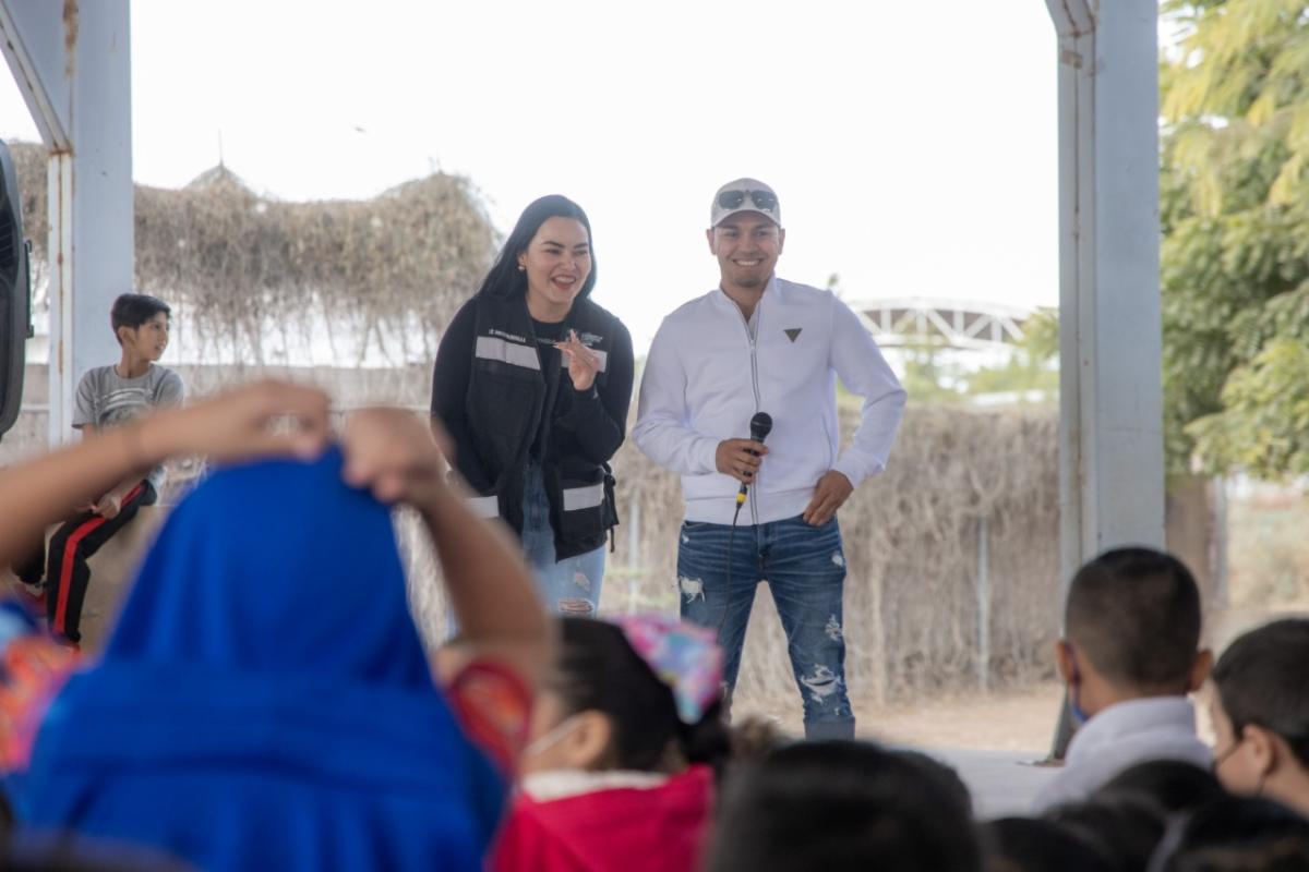 Entregan juguetes en zonas vulnerables de Hermosillo Instituto Sonorense de la Juventud y Francisco “El Gallito” Estrada 