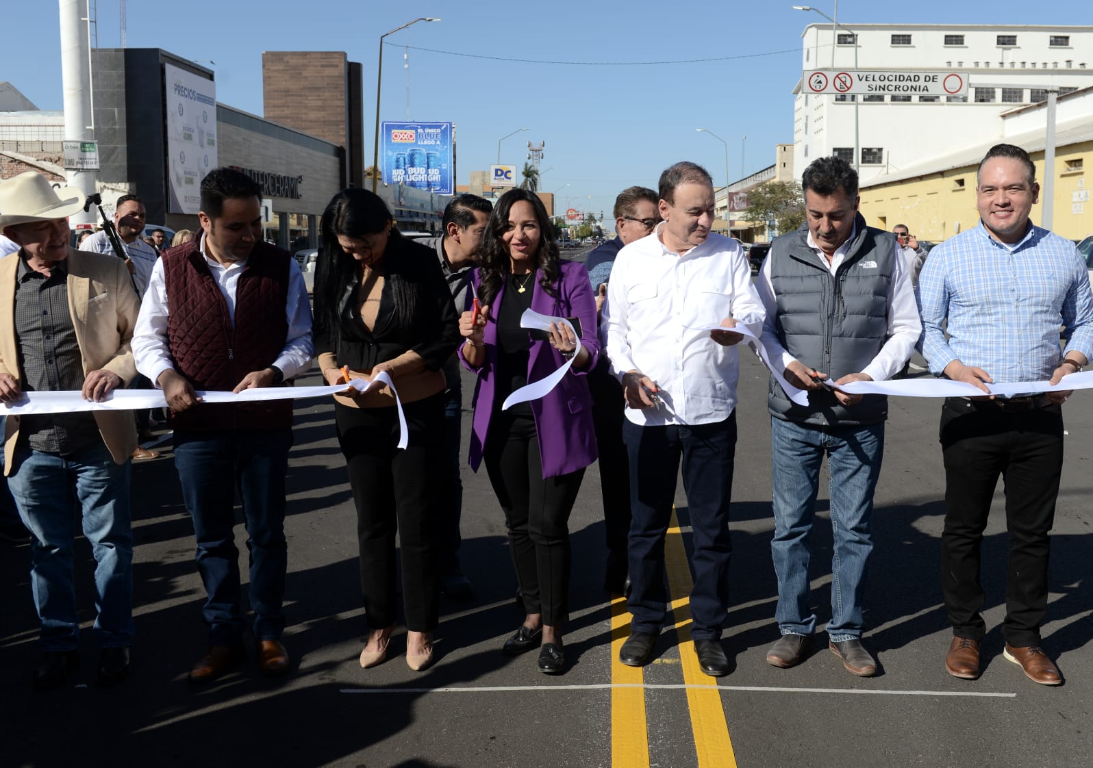 Entrega gobernador Alfonso Durazo rehabilitación de 14 calles en Ciudad Obregón