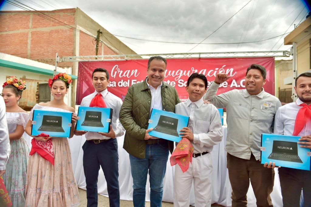 Participa Toño Astiazarán en inauguración de la Casa del Estudiante Sonorense