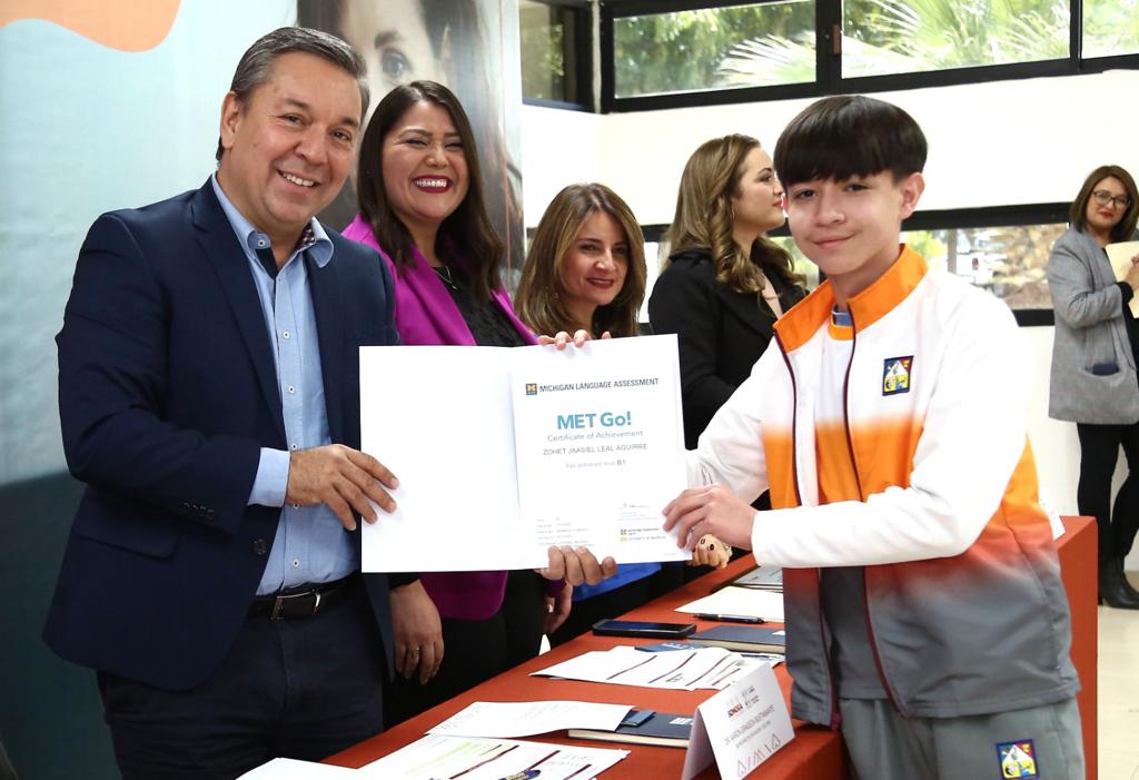 Recibe alumnado certificación por su dominio del idioma inglés.