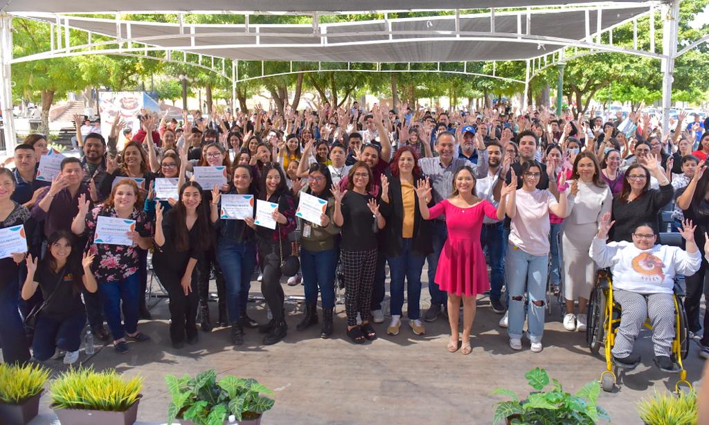 Reconoce Toño Astiazarán a participantes del segundo Taller de Lengua de Señas