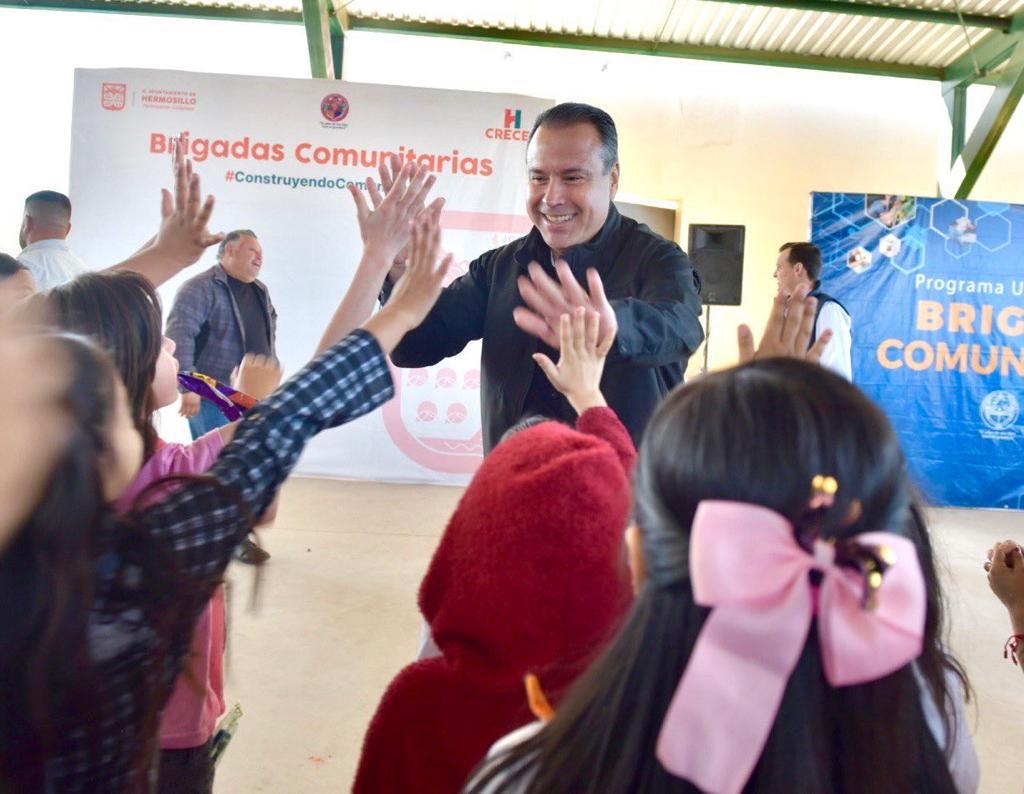 Acompaña Toño Astiazarán acciones solidarias con vecinas y vecinos de La Cholla