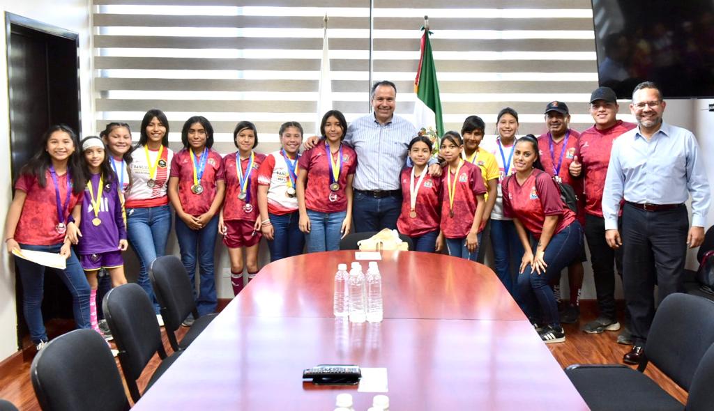 Apoya Toño Astiazarán a deportistas que representarán a Hermosillo en competencias Apoya Toño Astiazarán a deportistas que representarán a Hermosillo en competencias