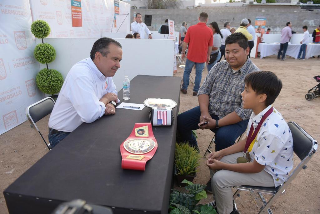 Celebra Toño Astiazarán exitoso Miércoles Ciudadano en Villas del Sur