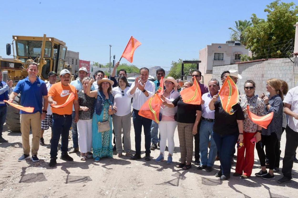Inicia Toño Astiazarán pavimentación con concreto hidráulico de la calle Lucrecia Ruiz de Ayón Inicia Toño Astiazarán pavimentación con concreto hidráulico de la calle Lucrecia Ruiz de Ayón