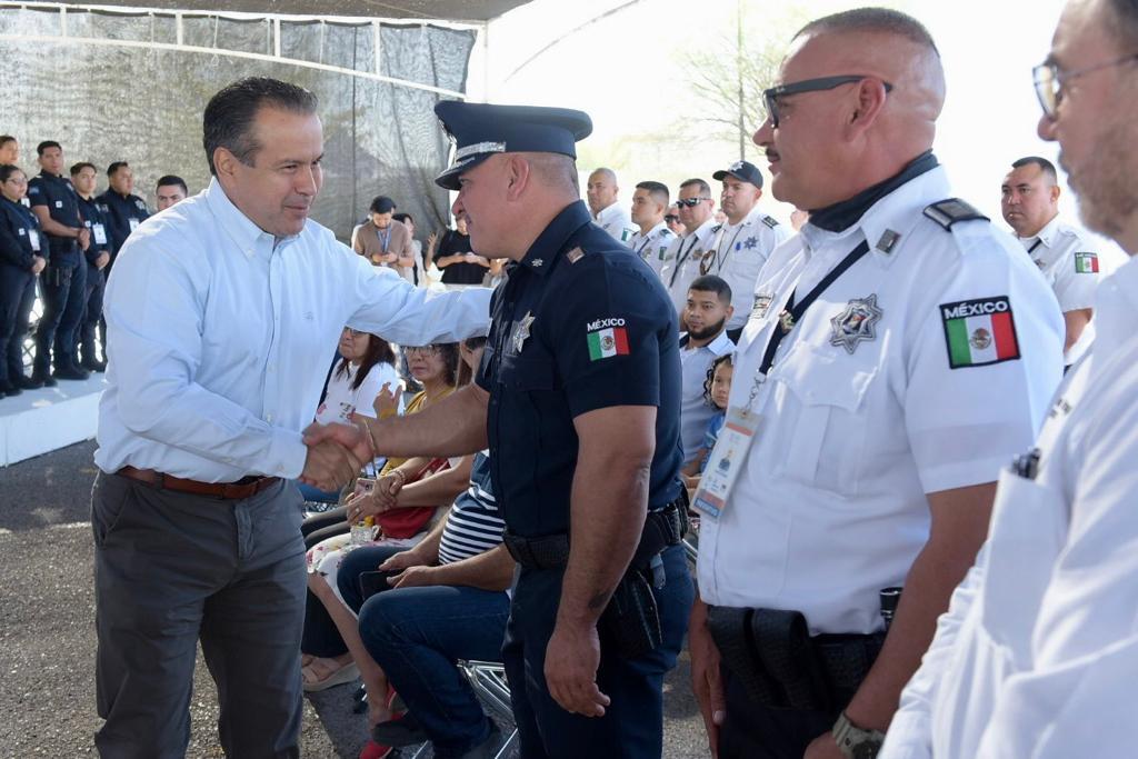 Recibe Toño Astiazarán a con 40 agentes policiacos municipales