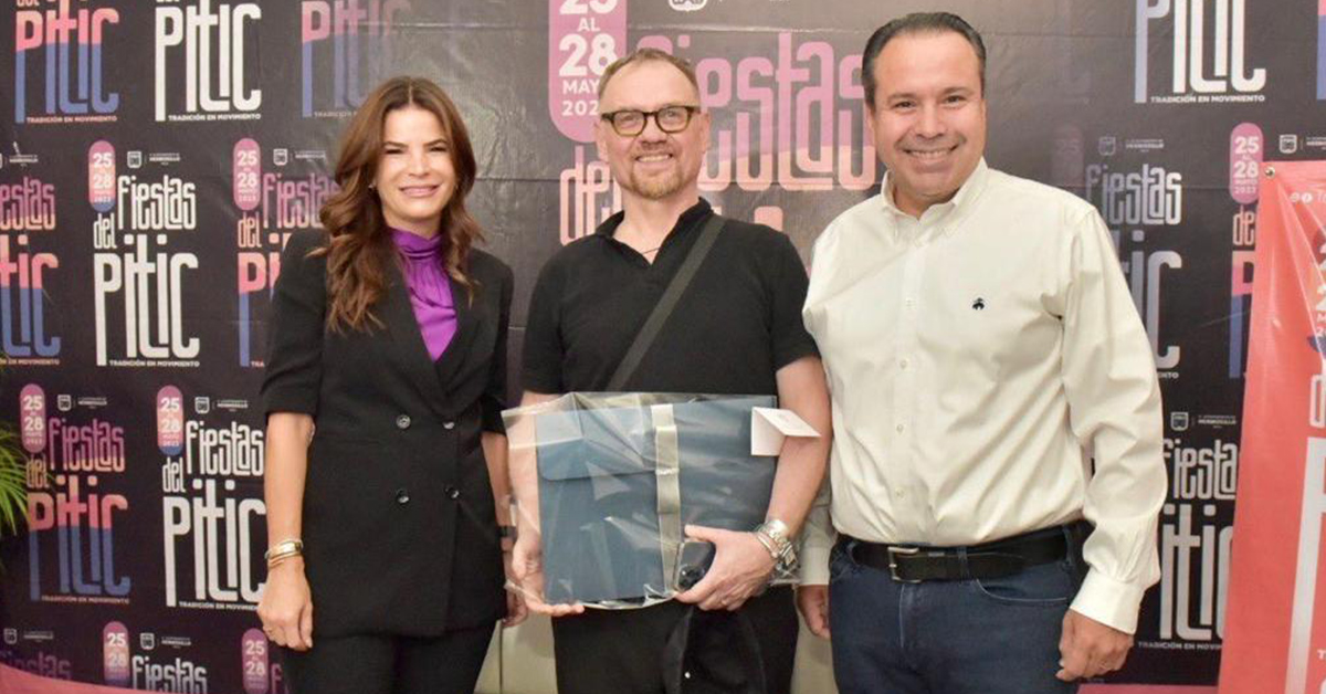 Asisten Toño Astiazarán y Patty Ruibal a presentación de Antares y su homenaje a Martha Bracho