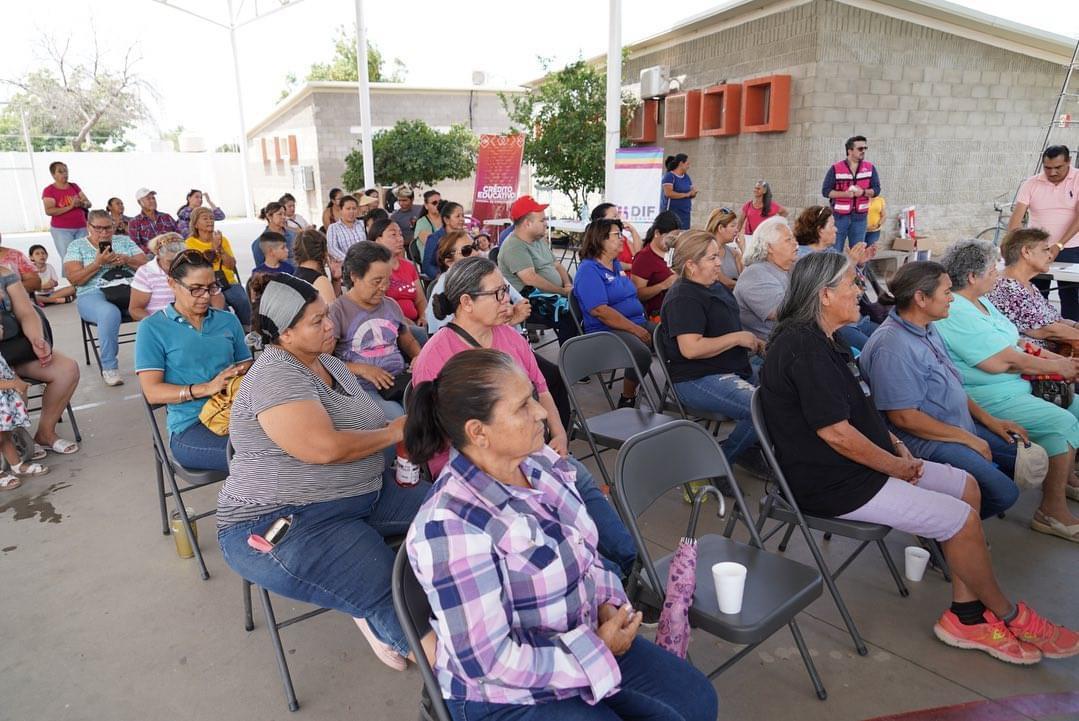 Acompaña la diputada  Diana Karina Barreras a jornada informativa de programas sociales en Colonia Solidaridad