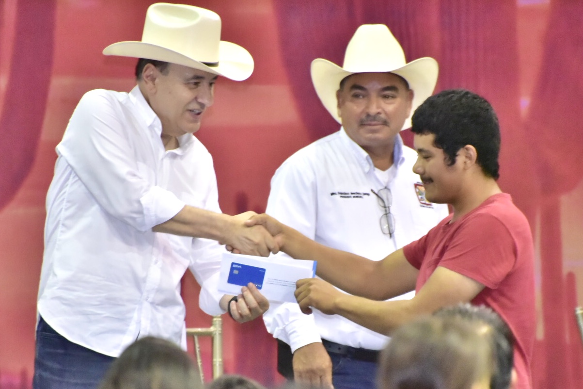 Beneficia gobernador Alfonso Durazo con acciones de salud, educación y seguridad alimentaria en Carbó, Benjamín Hill y Santa Ana