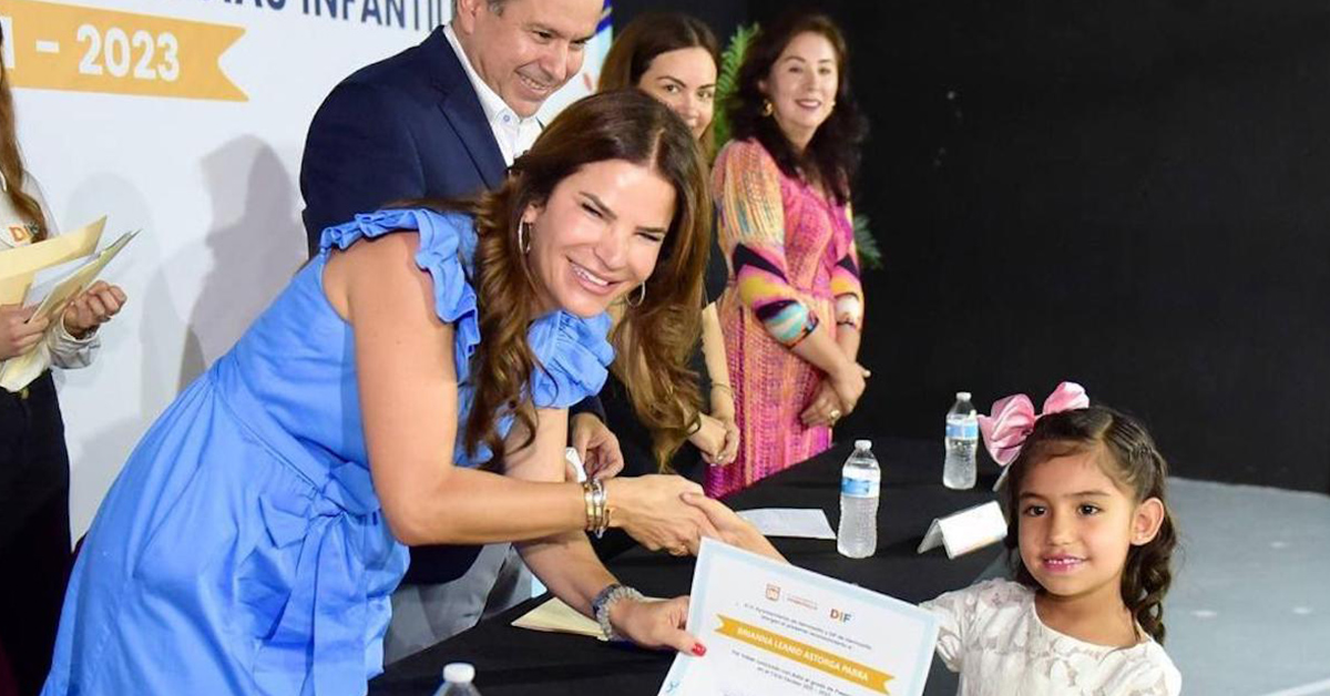 Acompaña Toño Astiazarán a familias de graduantes de estancias infantiles de DIF Hermosillo Acompaña Toño Astiazarán a familias de graduantes de estancias infantiles de DIF Hermosillo