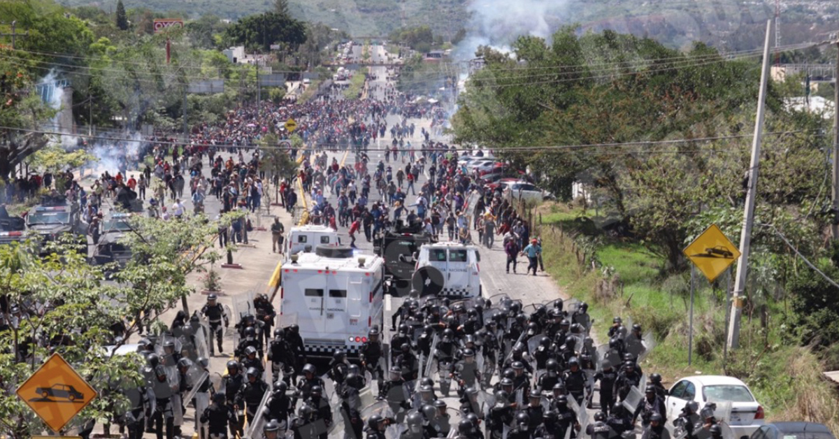 Más de 5 mil habitantes de Chilpancingo se enfrentan a policias y guardias nacionales