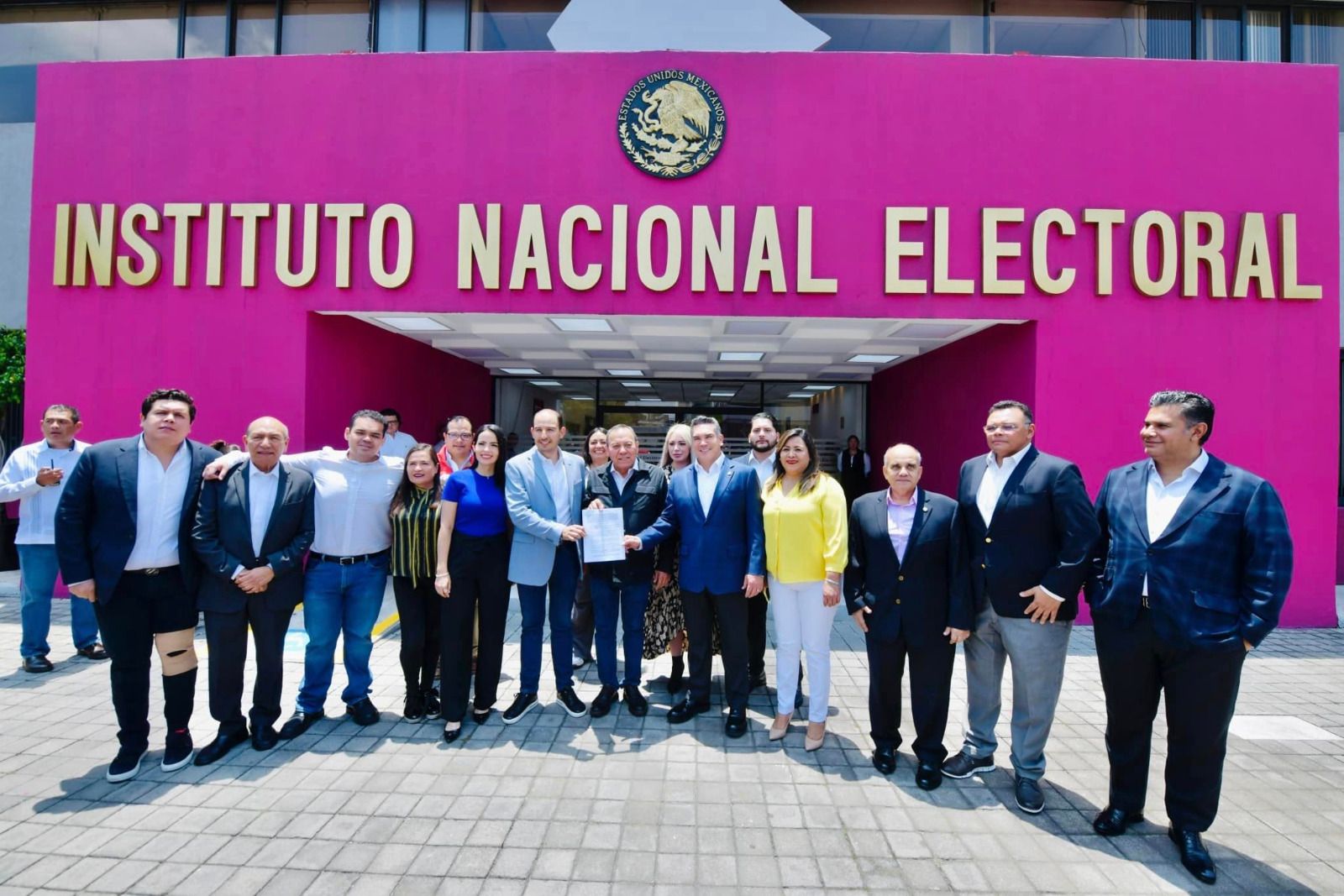 Se registra el Frente Amplio por México ante el INE