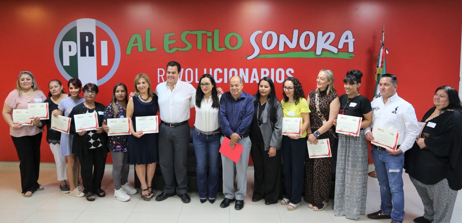 Reconoce Rogelio Díaz Brown a participantes del programa «Mi Primer Negocio, Aprendiendo a Emprender» que ofreció PRI Sonora
