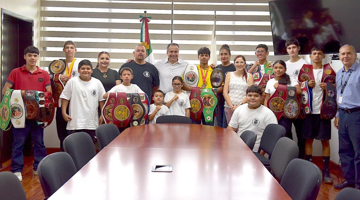 Respalda Toño Astiazarán esfuerzo de niñas, niños y adolescentes promesas del box