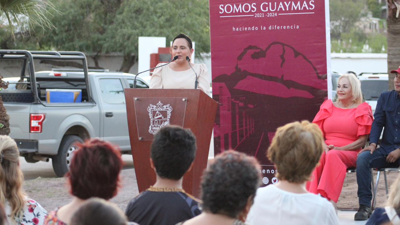 Encabeza Doctora Karla Córdova González banderazo de inicio de obra de Centro de Salud Municipal.