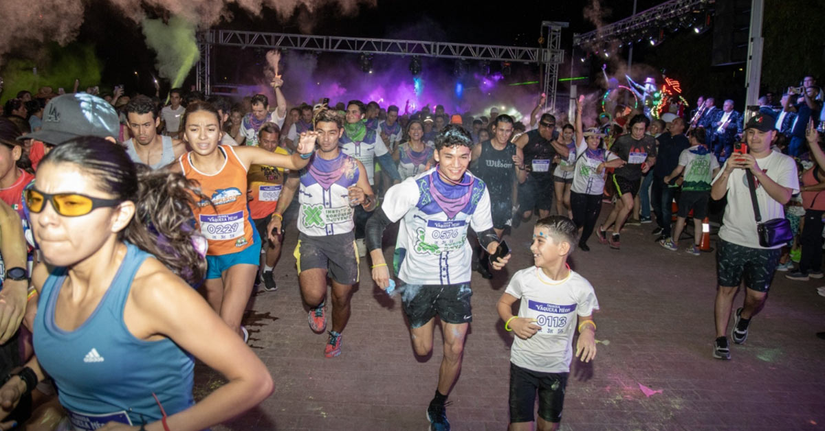Participan más de dos mil 500 corredores en la Gran Carrera Vaquera Neón del Instituto Sonorense de la Juventud