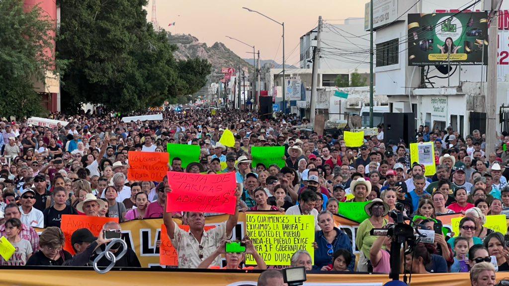 Salen  a las calles convocados por la UUH para reclamar altos cobros a la   CFE