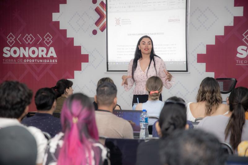 Lleva Gobierno de Sonora capacitación a emprendedores de Agua Prieta