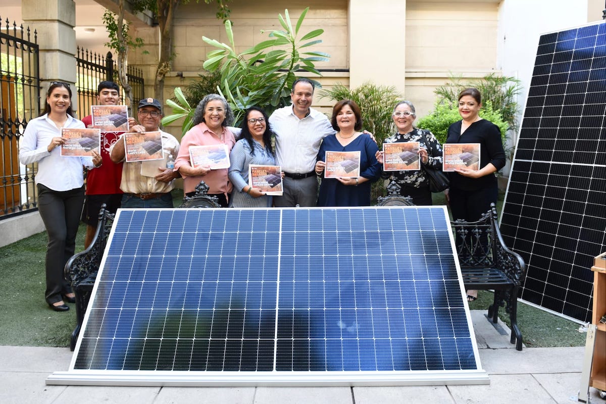 Entrega Toño Astiazarán paneles solares a hermosillenses cumplidos que participaron en promoción Entrega Toño Astiazarán paneles solares a hermosillenses cumplidos que participaron en promoción