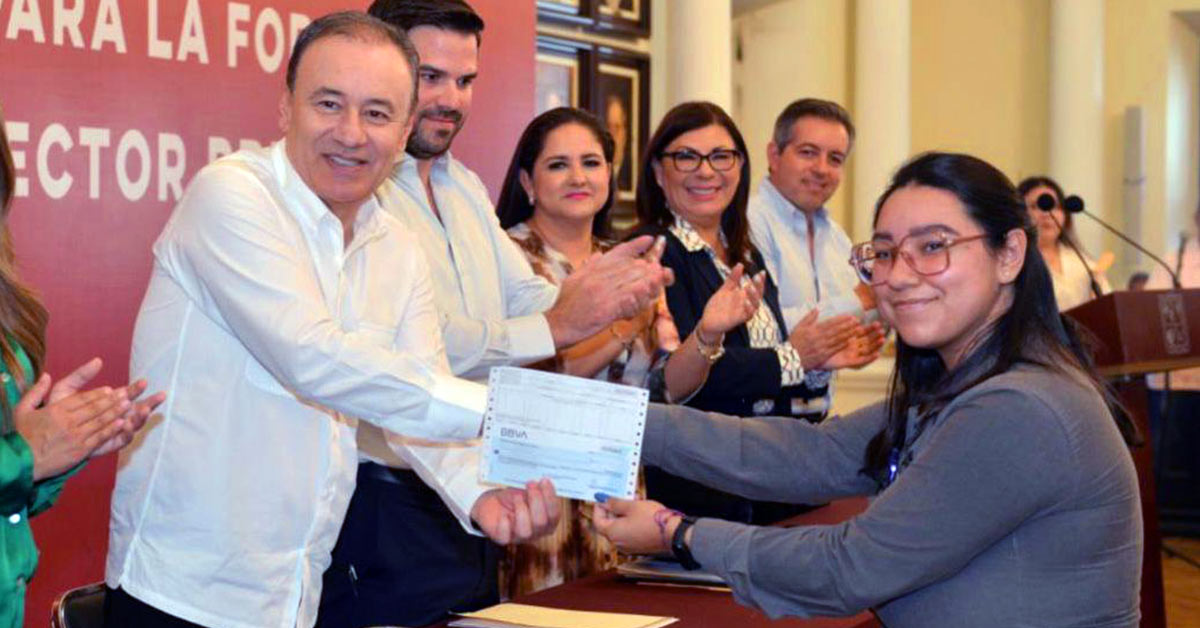 Con becas y experiencia laboral brindamos más oportunidades a nuestros jóvenes: Alfonso Durazo