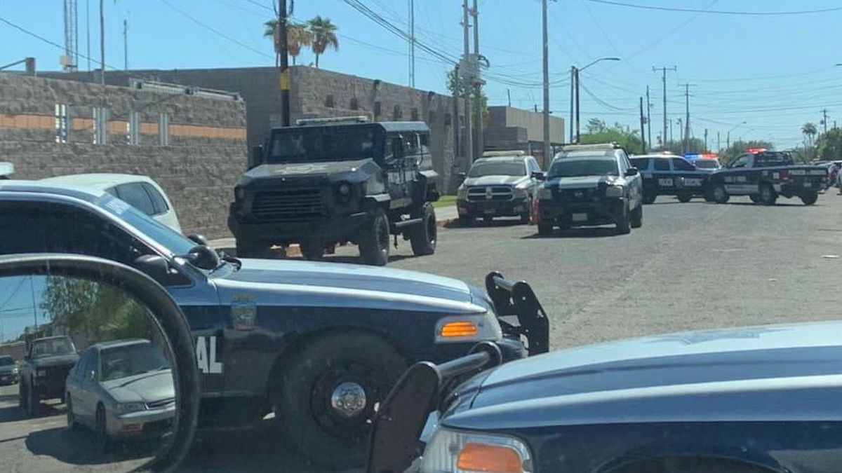 Marinos van por mandos policiacos de San Luis Rio Colorado; municipales se atrincheran en Palacio Municipal