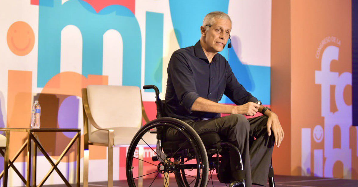 Expone Jorge Font sobre la resiliencia en la familia ante la discapacidad