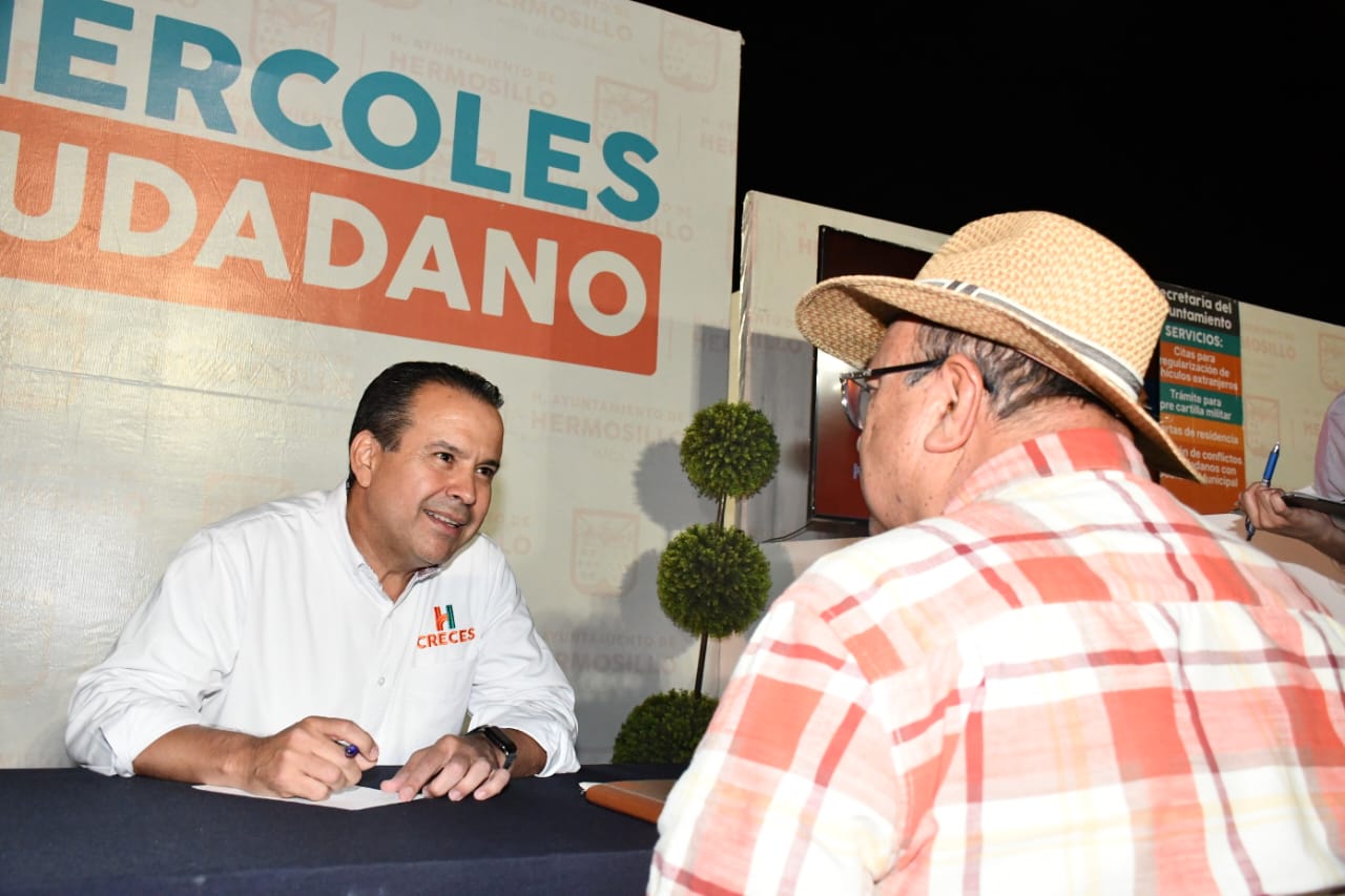 Con Miércoles Ciudadano atiende Toño Astiazarán a familias en la Eusebio Kino
