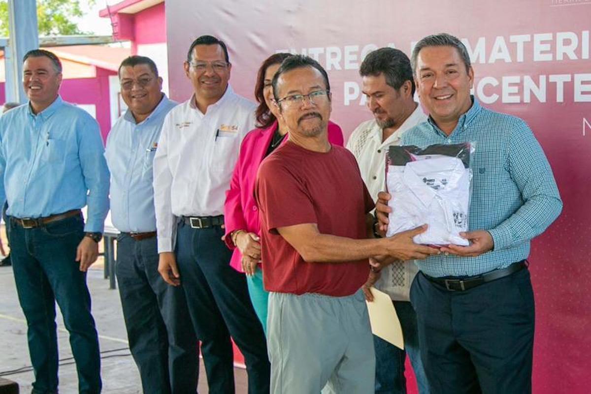 Entrega Gobierno de Sonora uniformes y material deportivo a docentes de Educación Física a más de mil docentes